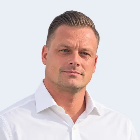 Dennis Hanselka, Grenzgängerberater