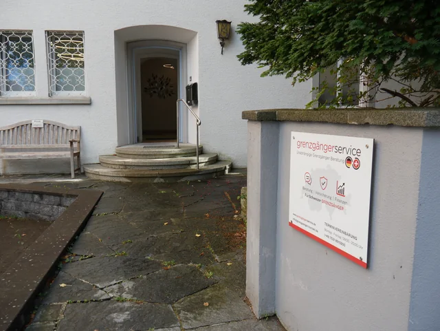 Eingang unseres Büros in Konstanz mit Firmenschild
